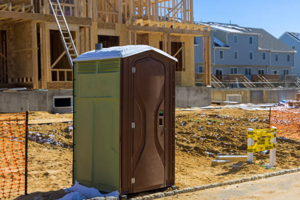 Best Portable restroom trailer rental  in Oak Park, MI