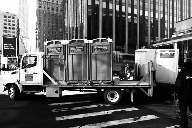 Best Portable toilet rental cost  in Oak Park, MI